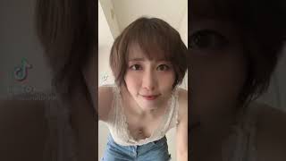 【TikTok】ショートカット美女の前かがみ胸ちら