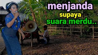 Download lagu TRADITIONAL ARTISTS..Sinden Janggrung Tayub travels around with sad and concerned joys and sorrows. mp3