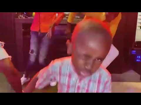 Nerú Americano Feat. Os Tik Tok - Salta Na Areia (Actuação)