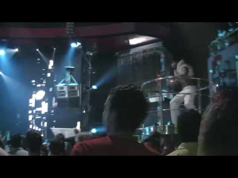 Sander van Doorn vs. Robbie Williams Close My Eyes @ Queen Vigo 16 Aniversario 09-05-2009 HD