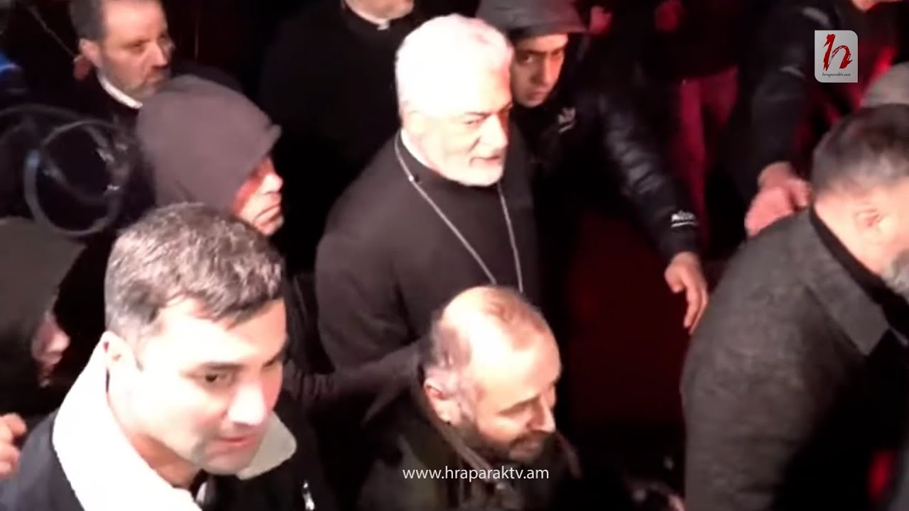 Ինչպես են 10 տիրադավները հեռանում Մայր Աթոռից