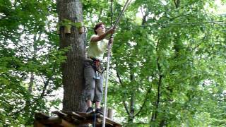 preview picture of video 'Caroline Loistron sur le  Parcours adrénaline  du Voltig'eur Parc lundi 09 Aout 2010'