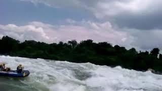 preview picture of video 'Rafting at Itanda falls jinja'