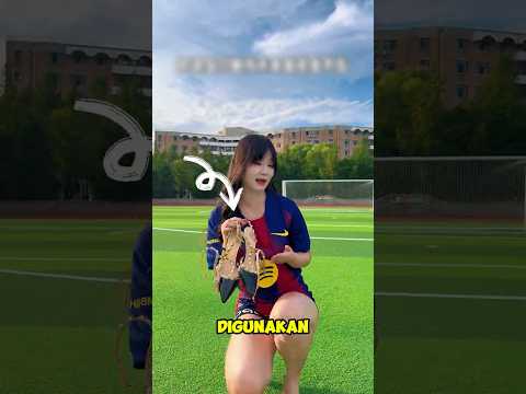 Ditantang nendang bola pake HEELS! 😱