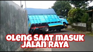 Download lagu Kecelakaan Tunggal Truk Oleng #Kronologis mp3