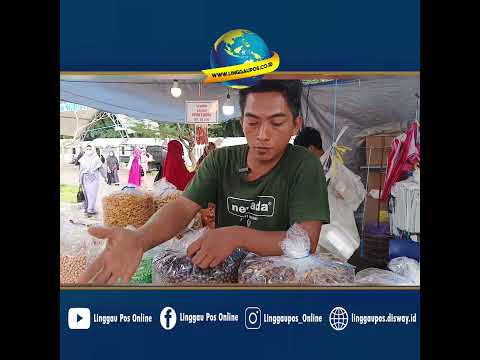 Pedagang Mengaku Bayar untuk Berjualan di Alun-alun Merdeka 