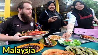 🇲🇾 EATING LOCAL MALAY VILLAGE FOOD | (RESTORAN NELAYAN) FRESHEST SEAFOOD IN LANGKAWI, MALAYSIA