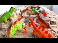 LEGO Minifigures Fights Back DINOSAURS Construction Dam Breach Flooding
