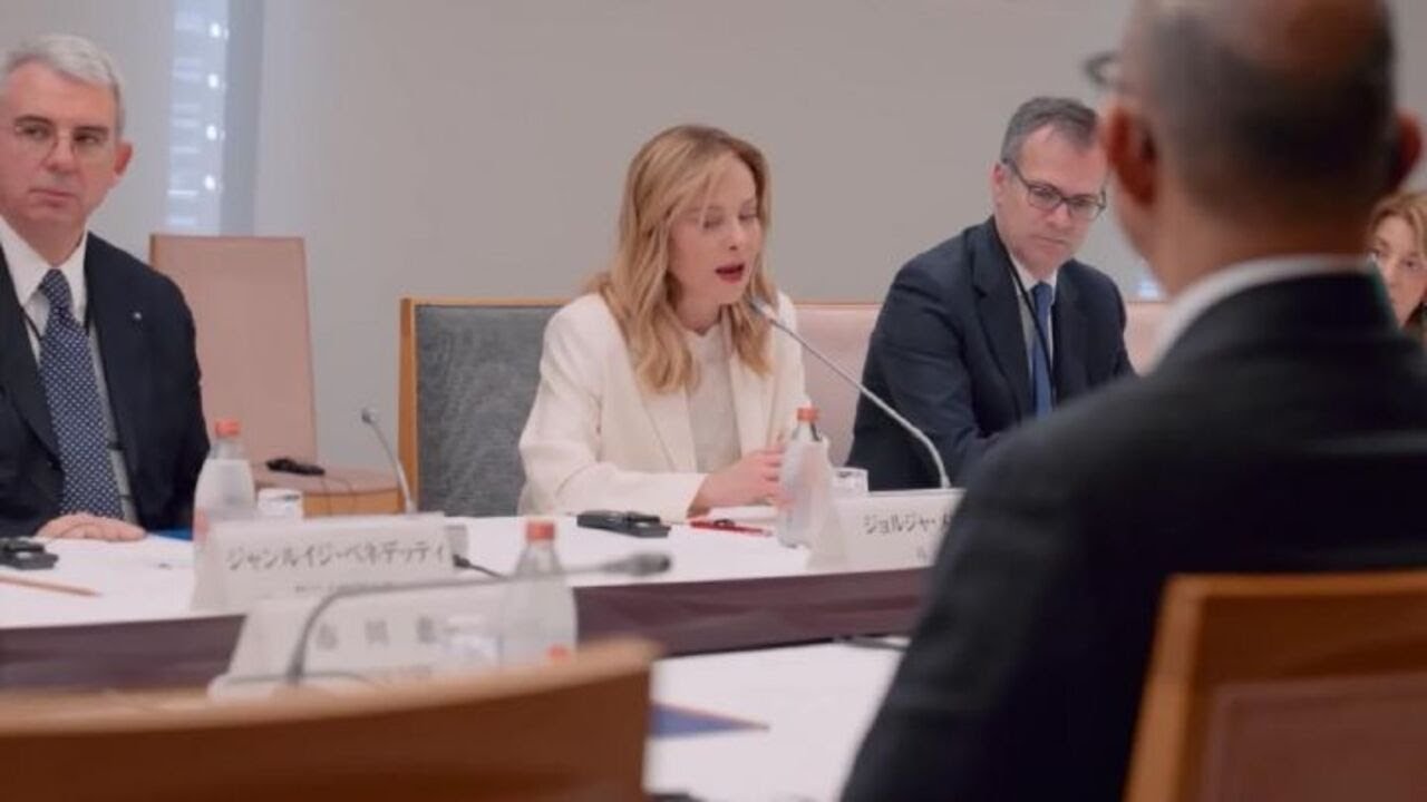 Meloni a Takaichi: "Cooperazione reale tra noi", poi la invita a Roma