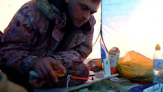 Рыбалка зимняя на озере песчаное