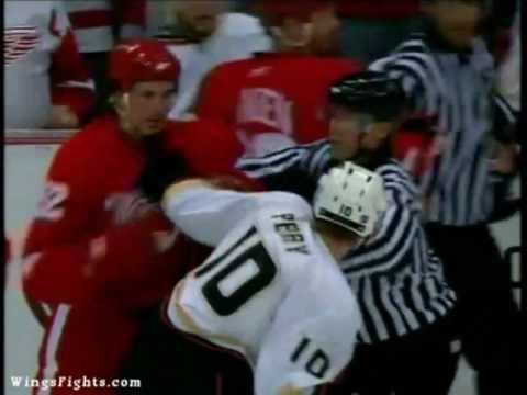 Jonathan Ericsson Vs Corey Perry 05/01/09 (CBC)