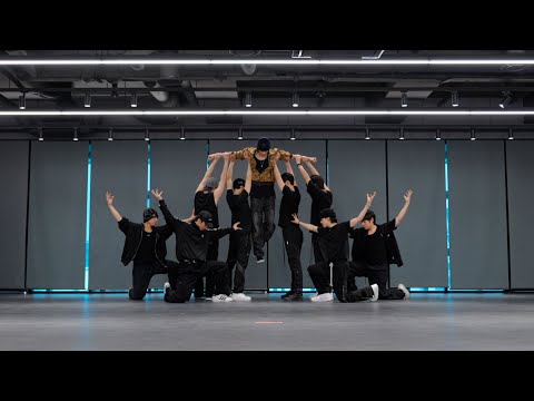 LUCAS 루카스 'Renegade' Dance Practice