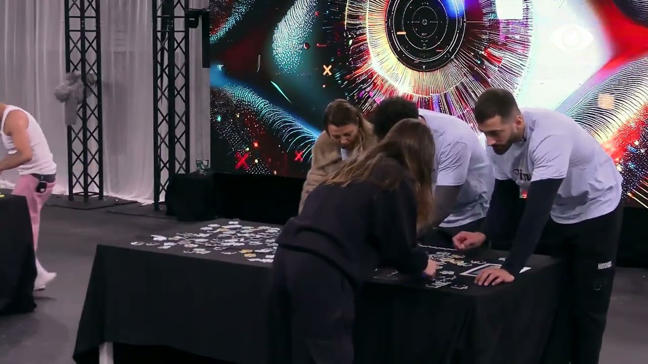 Të ndarë në grupe, banorët nisin të formojnë puzzle-in