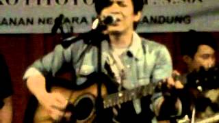 Download lagu ariel with WBP Rutan Kebon Waru mp3 Download lagu ariel with WBP Rutan Kebon Waru mp3