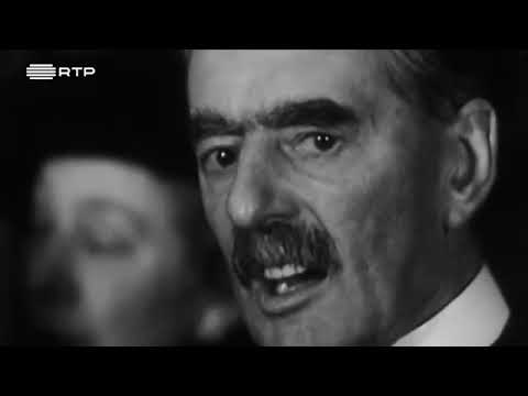 O Pacto Ribbentrop/Molotov. A falsa união entre o Comunismo e Nazismo. Audio Português Nativo - RTP.