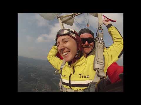 Tandem Čaja:  Bojana Stanojević - skok padobranom