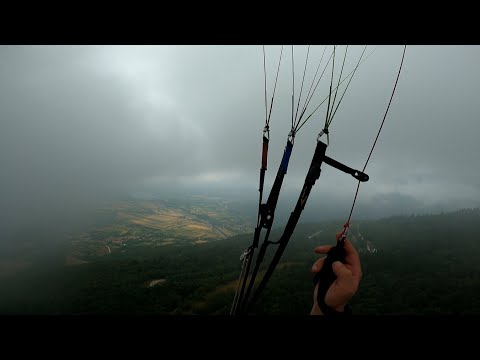 Paragliding - Clopotiva: Practice run through a cloud