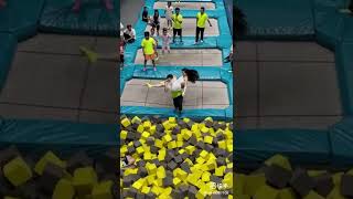 【Funny TikTok】ちょいエロ🤣アスレチック ポロリの瞬間