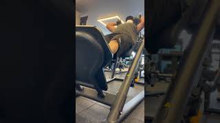 私が1番好きな筋トレ🏋️‍♂️ハックスクワット❤️苦しんでる顔が笑える😅#筋トレ #ボディメイク #ハックスクワット