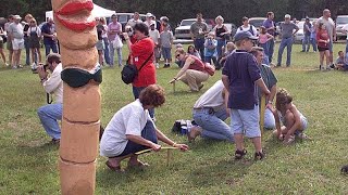 Compiten por atraer gusanos del suelo en un peculiar festival británico