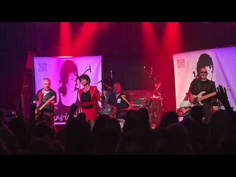 Invincible - The Pat Benatar Experience -  Hit Me With Your Best Shot - 4K