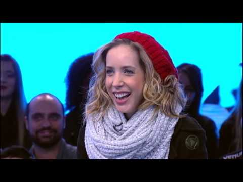 Kiara Sasso canta tema de Frozen no palco do Justus +