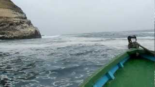 preview picture of video 'Paseo en bote detras de la Isla en Pucusana'