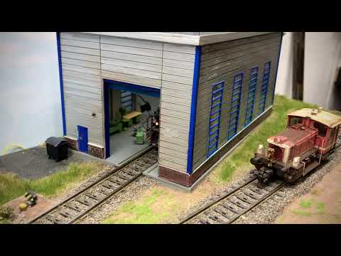 Lokwerkstatt mit Viessmann Rolltor