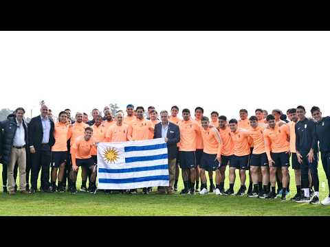 Intendente participó de la entrega del Pabellón a la Selección Uruguaya en el Complejo Celeste