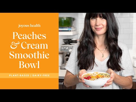 The Ultimate Summer Smoothie Bowl | Peaches and Cream