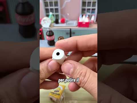 La bottiglia di Coca-Cola più piccola del mondo 😲