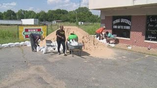 Pine Bluff family prepares for rising flood waters with prayer