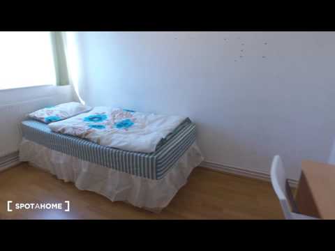 Rooms to rent in 4-bedroom duplex flat in Mile End - Spotahome (ref 125162)