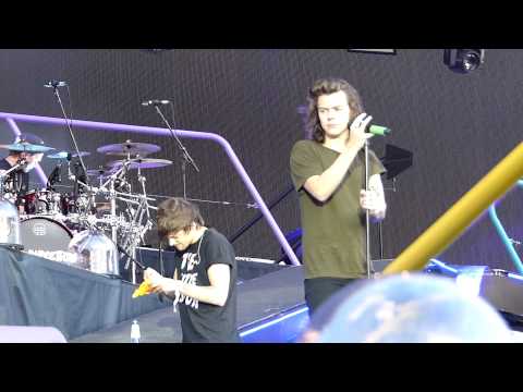 Louis filling a water gun in Helsinki 27/06