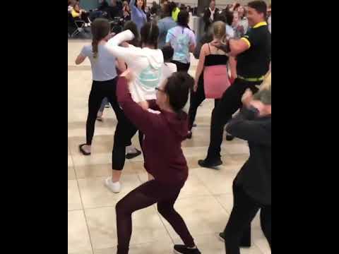 Spirit Airlines employee dances with South Jersey cheerleaders during flight delay Video