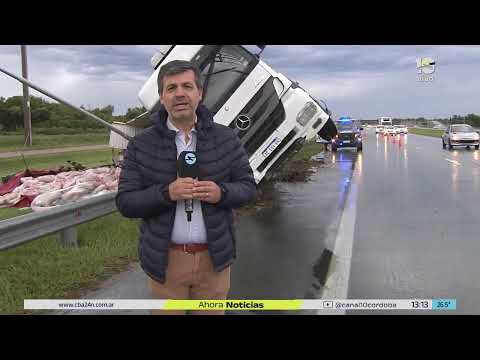 Córdoba: un camión despistó y quedó varado en la Variante Juárez Celman