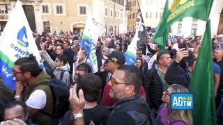 A Roma la protesta degli autotrasportatori tra piazza Capranica e Montecitorio contro inflazione ...