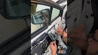 How to change Honda Clarity mirror Please like and subscribe  نحوه تعويض آينه هوندا كلاريتى