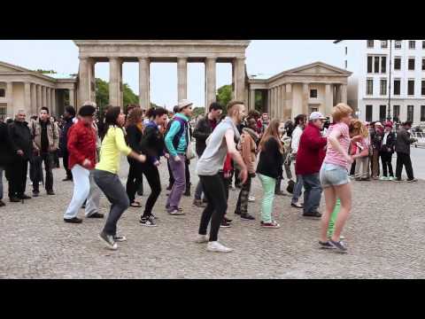 Ice Aged 4: Continental Drift - The Sid Shuffle