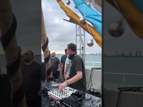 DJ Nick Warren ✌️✨️ #dj #nickwarren #progressivehouse #shortvideo #shorts #electronicmusic