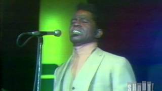 James Brown performs &quot;That&#39;s Life&quot; at the Apollo Theater (Live)