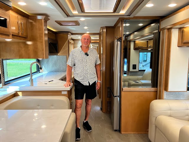 Preview image of 2023 Newmar New Aire 3547 (17N232098) youtube video