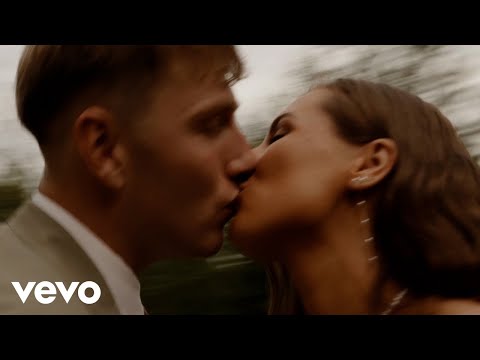 AJ Brix - Nejmíň na život (Official Music Video)