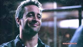 Alex O'Loughlin is beautiful