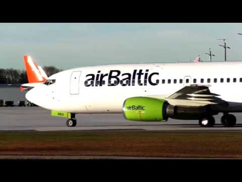 Air Baltic Boeing 733 YL-BBS landing  taxi Salzburg Airport LOWS SZG