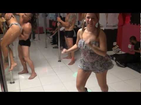 Flavinha Cheirosa no  Pole Dance Sertanejo