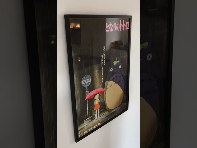Vídeo relacionado con Totoro (My Neighbor) (1988) Póster decorativo para pared del hogar, letrero de metal retro, 20,3 x 30,5 cm