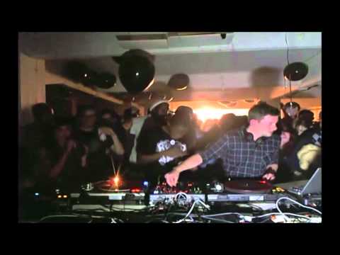Bloke pulls lame rewind during Bonobo Boiler Room set [UPDATE: I've changed my mind, it's great]