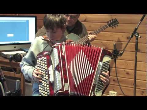 Vegard Blakarstugun spiller "Elvy Vals" av Carl Jularbo