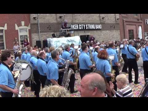 2017 QCSB Serenade - Pennsport String Band - Years and Years Ago